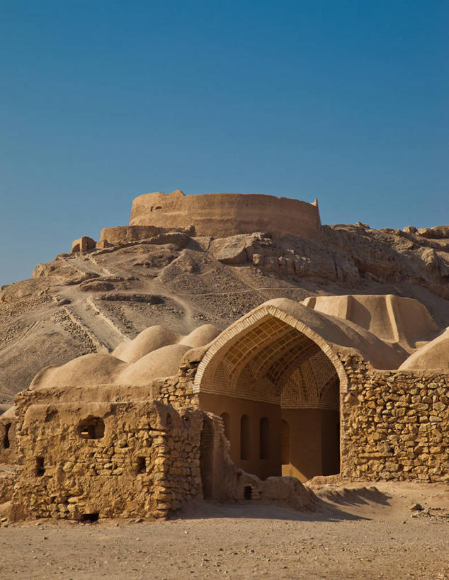 无人,竖图,室外,白天,建筑,伊朗,拱门,塔,历史,摄影,万里无云,古代文明,亚兹德,拜火教,彩图