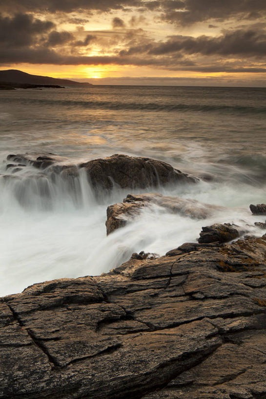 无人,竖图,室外,长时间曝光,海洋,美景,日落,英国,欧洲,景观,云,苏格兰,风景,天空,自然,景色,摄影,宁静,西欧,自然风光,大不列颠,大不列颠及北爱尔兰联合王国,大不列颠及爱尔兰联合王国,苏格兰王国,外赫布里底群岛,岩石,彩图,刘易斯和哈里斯岛,大不列颠王国,大英帝国,联合王国,日不落帝国,埃利安锡尔