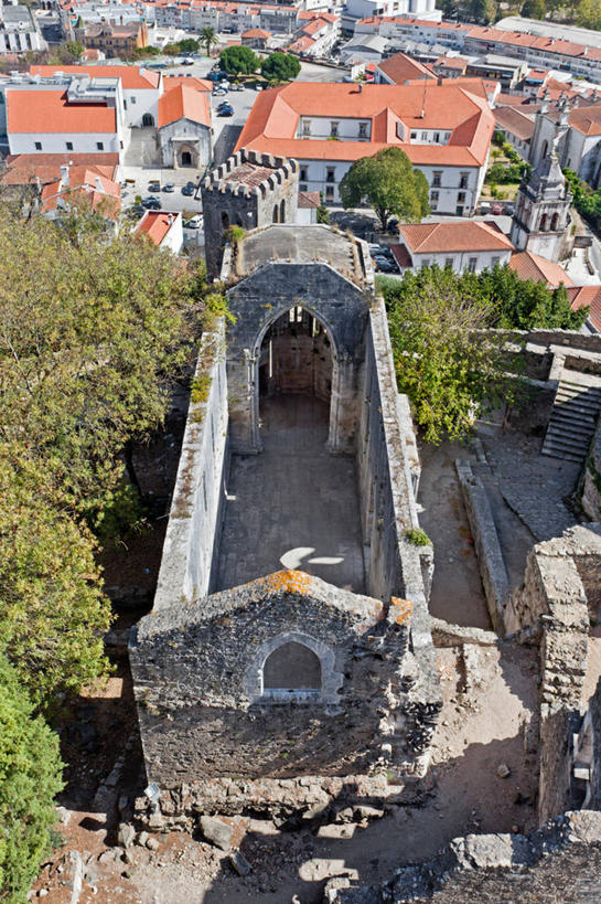 无人,教堂,竖图,俯视,室外,白天,建筑,葡萄牙,城堡,历史,废墟,树,摄影,宗教,基督教,彩图,高角度拍摄,莱里亚