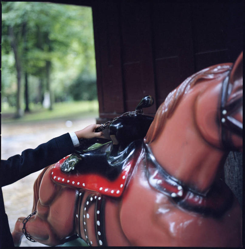 手,一个人,竖图,室内,白天,马,西班牙,拿着,力量,人体,摄影,铁环,锁链,链条,部分,束缚,限制,约束,阿斯图里亚斯,彩图,希洪