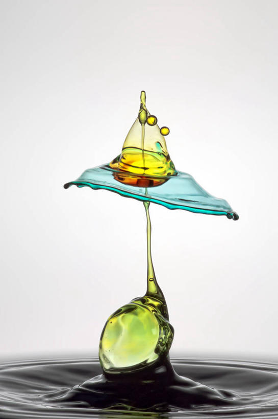 无人,竖图,特写,白色背景,水,德国,形状,溅,水滴,水面,摄影,撞击,纯净,想法,彩图,影棚拍摄