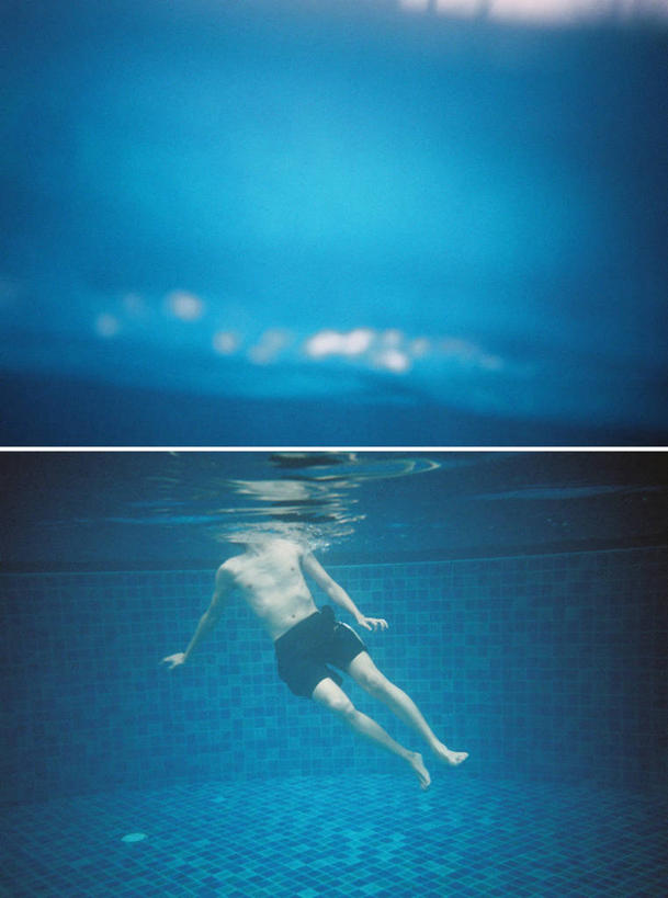 游泳,成年人,一个人,游泳池,竖图,室外,白天,水,泰国,仅一个男性,裸露,蓝色,赤脚,放松,摄影,部分,享乐,裸,休闲活动,彩图