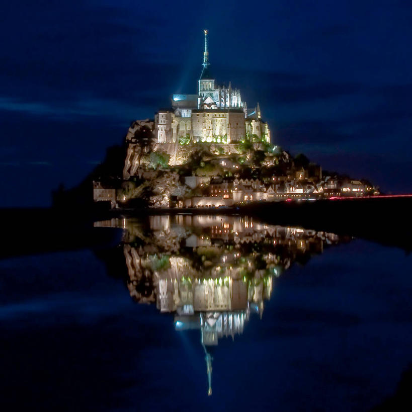无人,方图,室外,夜晚,河流,建筑,法国,对称,反射,云,天空,地标建筑,摄影,宁静,照亮,法国文化,圣米歇尔山,诺曼底,彩图