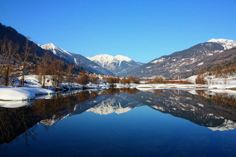无人,横图,室外,白天,河流,美景,山,山脉,雪,雪山,意大利,对称,反射,景观,冬天,树,风景,自然,景色,寒冷,摄影,宁静,自然风光,万里无云,特伦托,彩图