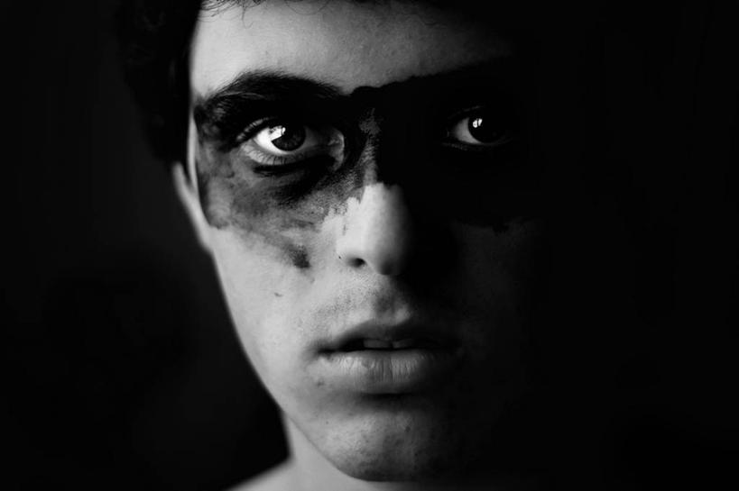 成年人,一个人,横图,黑白,特写,墨西哥,仅一个男性,仅一个人,黑色背景,仅一个年轻男性,个性,人体,摄影,幽默,拉丁美洲,肖像,韦拉克鲁斯,男人,男性,年轻男性,年轻人,影棚拍摄