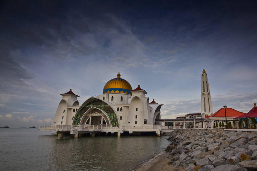 无人,横图,室外,河流,建筑,马来西亚,云,拱门,塔,历史,黄昏,摄影,宗教,伊斯兰教,圆顶建筑,清真寺,马六甲州,岩石,彩图