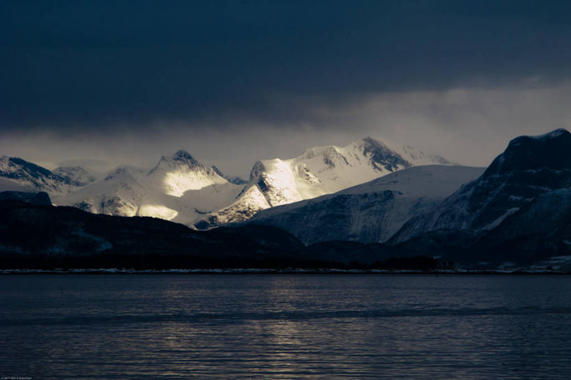 无人,横图,室外,白天,河流,山,山脉,雪山,挪威,欧洲,反射,云,风景,天空,自然,摄影,宁静,斯堪的纳维亚,北欧,斯堪的那维亚,斯堪的那维亚半岛,斯堪的纳维亚半岛,挪威王国,默勒.鲁姆斯达尔,默勒.鲁姆斯达尔郡,自然地理,彩图