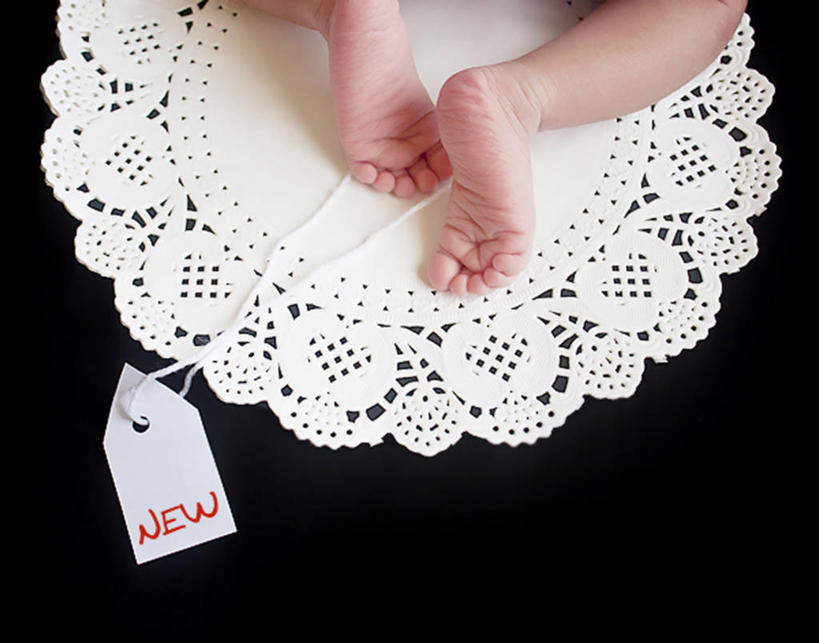 婴儿,儿童,一个人,横图,特写,纯洁,地毯,阿曼,仅一个人,黑色背景,文字,首都,小孩,白色,可爱,人体,摄影,活泼,英文字母,宝宝,价格标签,足,波斯湾,纯真,烂漫,无邪,大马斯喀特,式样,开端,伶俐,天真,孩子,设计,彩图,影棚拍摄