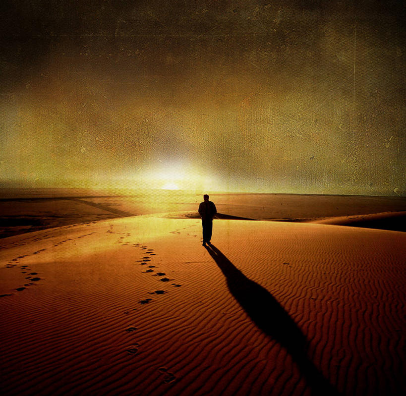 成年人,一个人,横图,室外,日落,太阳,纳米比亚,仅一个男性,脚印,阴影,波纹,纹路,沙子,纹理,沙丘,首都,风景,天空,自然,摄影,肌理,温得和克,步行,彩图,晕影,独处