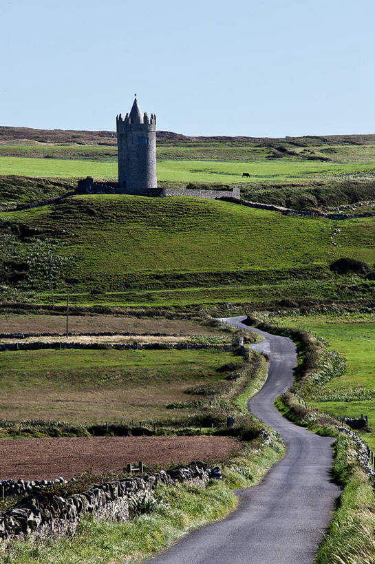 无人,竖图,室外,白天,爱尔兰,城堡,地平线,地形,辽阔,地面,历史,草,天空,自然,广阔,摄影,一望无际,延伸,天地相交,克莱尔郡,无边无际,一马平川,彩图,单行道,爱尔兰文化
