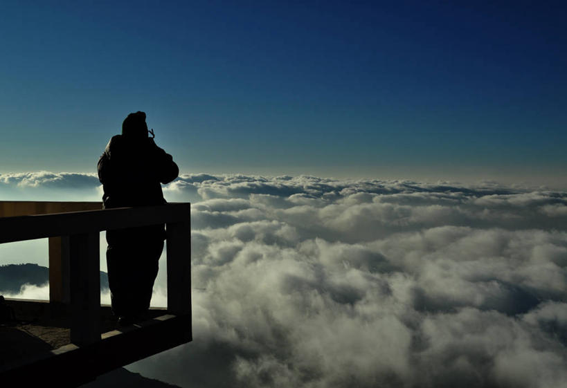 成年人,一个人,站,横图,室外,白天,美景,阳台,孟加拉国,印度,亚洲,仅一个男性,景观,云,拿着,拍照,背面,风景,天空,自然,景色,摄影,宁静,自然风光,南亚,剪影,孟加拉人民共和国,大吉岭,彩图