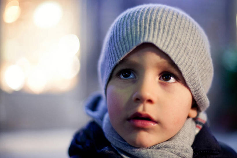 儿童,脸,头,脸颊,一个人,横图,特写,正面,纯洁,帽子,意大利,圣诞节,仅一个男性,仅一个人,休闲装,肩膀,小孩,围巾,向上看,仅一个小孩,思考,可爱,童年,童趣,摄影,照亮,童真,烂漫,无邪,编织帽,乌比诺,天真,男孩,男人,男性,孩子,头部,脸部,脸蛋,面部,彩图,男生,法诺,好奇心