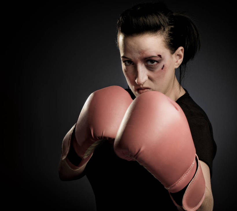 西方人,成年人,脸,头,脸颊,一个人,横图,特写,正面,运动,信心,拳击,英国,欧洲,欧洲人,仅一个年轻女性,仅一个女性,仅一个人,黑色背景,生气,拳击手套,休闲装,肩膀,摄影,肖像,进攻,格拉斯哥,年轻女性,女人,女性,白种人,年轻人,头部,脸部,脸蛋,面部,彩图,影棚拍摄,瘀伤,态度