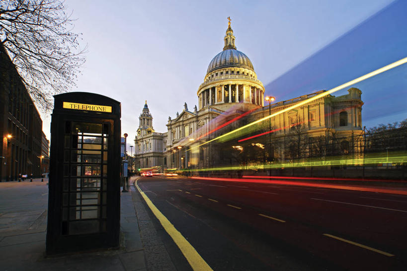 无人,横图,室外,长时间曝光,城市,建筑,路,英国,路标,首都,历史,圣保罗大教堂,电话亭,天空,黄昏,运输,摄影,迅速,照亮,基督教,圆顶建筑,英国文化,彩图