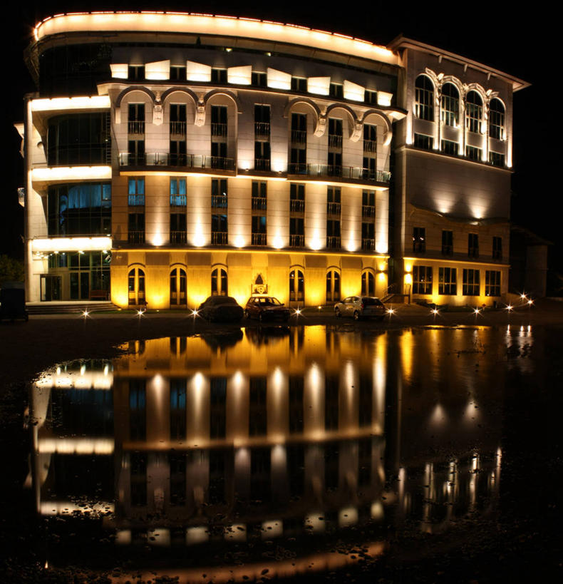 无人,竖图,室外,夜晚,水,建筑,剧院,对称,反射,首都,地标建筑,摄影,照亮,布达佩斯,匈牙利共和国,彩图