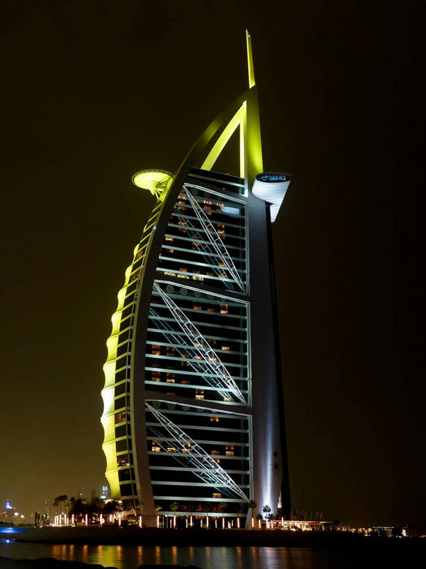 无人,竖图,室外,夜晚,城市,建筑,反射,首都,现代,绿色,天空,摄影,照亮,阿拉伯联合酋长国,迪拜,波斯湾,彩图,帆船酒店