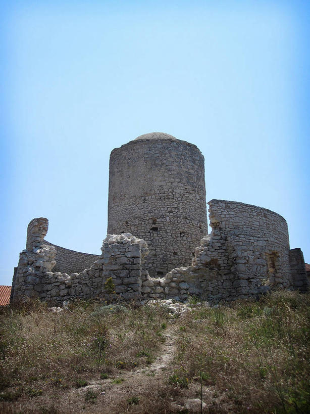 无人,竖图,室外,白天,法国,堆积,破碎,城堡,历史,破坏,破损,废墟,草,天空,摄影,粉碎,风化,损坏,科西嘉,下降,毁坏,摧毁,博尼法乔,风蚀,石化,风蚀地貌,岩石层,岩石,彩图