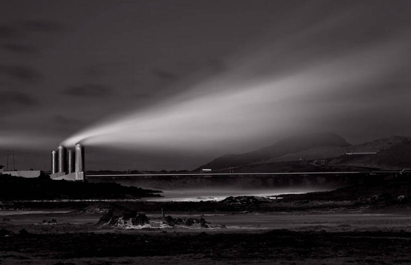 无人,横图,黑白,室外,白天,长时间曝光,烟囱,山,冰岛,环保,云,天空,烟,发电站,工业,摄影,能源,回收,资源,利用,低碳,循环,持续,空气污染,地热发电站