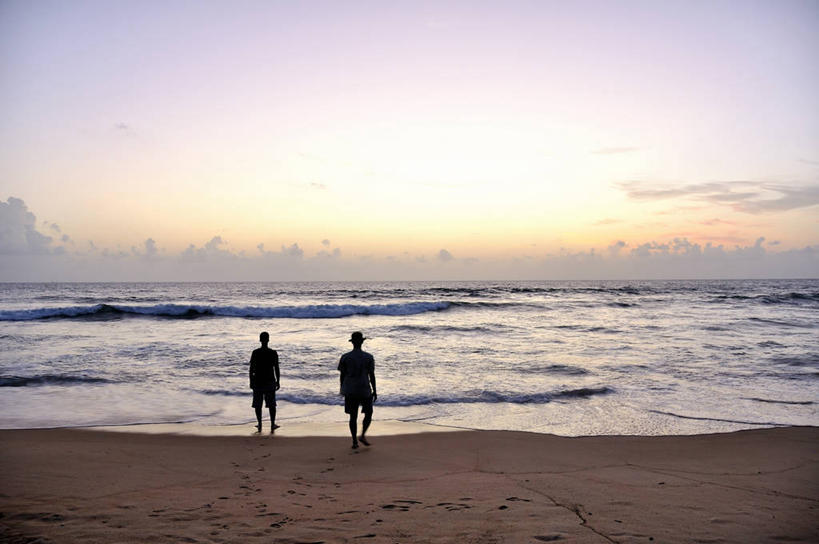 两个人,站,横图,室外,友谊,海洋,美景,日落,印度,沙子,景观,风景,天空,自然,波浪,景色,摄影,宁静,自然风光,剪影,果阿,海滩,彩图