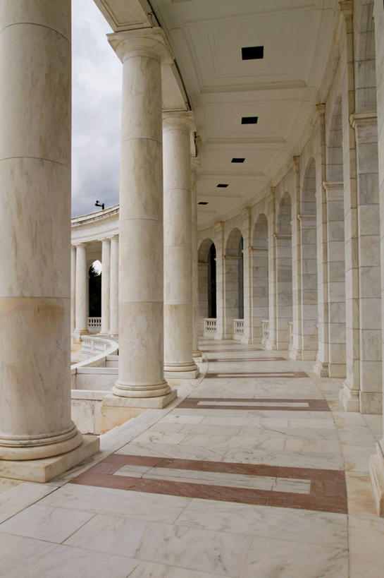 无人,竖图,室外,白天,建筑,美国,一排,整齐,军事,柱子,拱门,排列,墓地,摄影,队列,维吉尼亚,彩图,阿林顿国家公墓