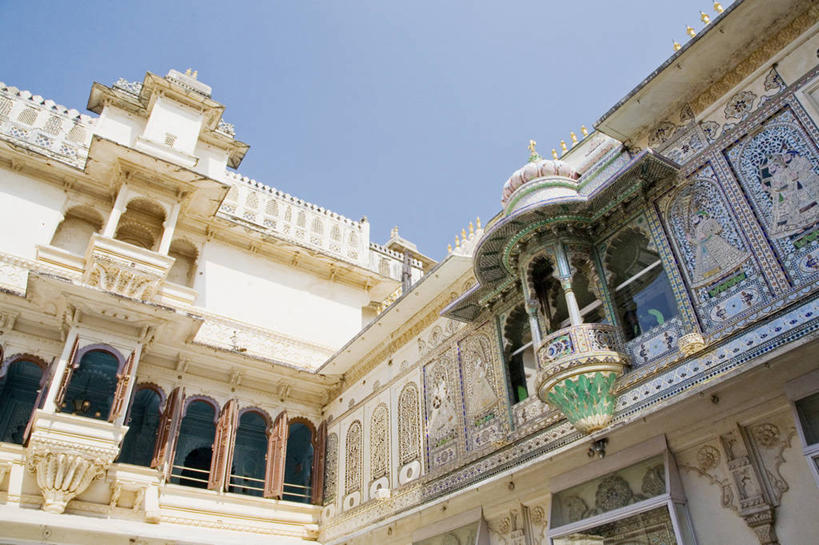 无人,宫殿,横图,室外,白天,仰视,建筑,印度,亚洲,花纹,图案,庭院,历史,天空,地标建筑,摄影,南亚,印度文化,拉贾斯坦邦,拉贾斯坦,印度共和国,乌代浦尔,乌代浦,彩图,低角度拍摄,湖之城,白色之城