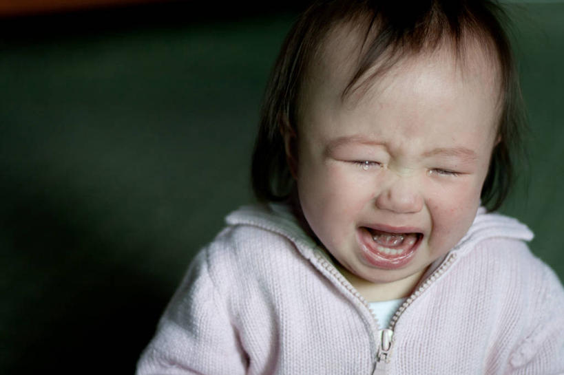 婴儿,儿童,脸,头,脸颊,一个人,哭,横图,室内,特写,正面,婴儿服装,纯洁,英国,仅一个人,肩膀,小孩,张嘴,可爱,摄影,活泼,悲伤,伤心,难过,宝宝,张大嘴巴,纯真,烂漫,无邪,悲哀,哀痛,悲戚,悲痛,伶俐,天真,孩子,头部,脸部,脸蛋,面部,张开嘴,闭着眼睛,彩图,扯开