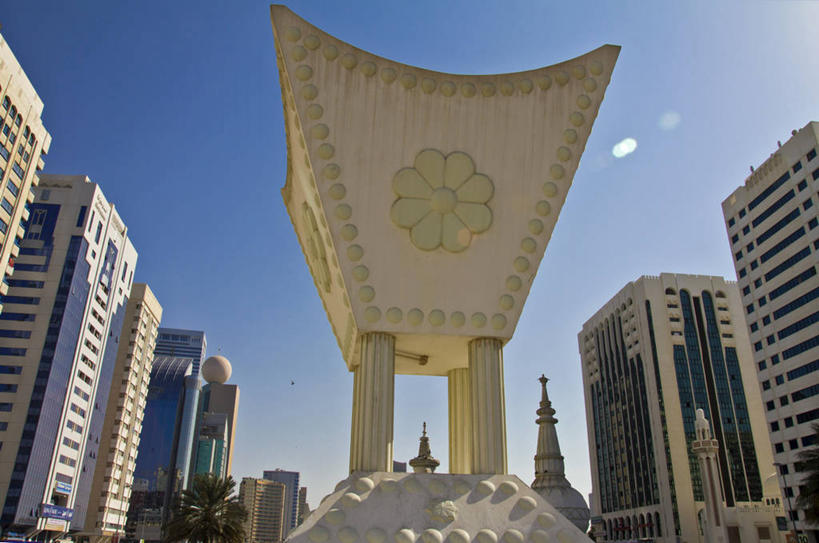 无人,横图,室外,白天,镜头眩光,仰视,城市,雕塑,花纹,首都,现代,办公大楼,摄影,阿拉伯联合酋长国,阿布扎比,波斯湾,发展,万里无云,彩图,低角度拍摄