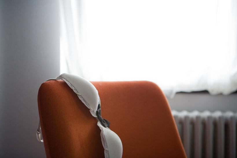 无人,横图,室内,特写,白天,窗户,窗帘,椅子,首都,红色,胸罩,摄影,塞尔维亚,彩图