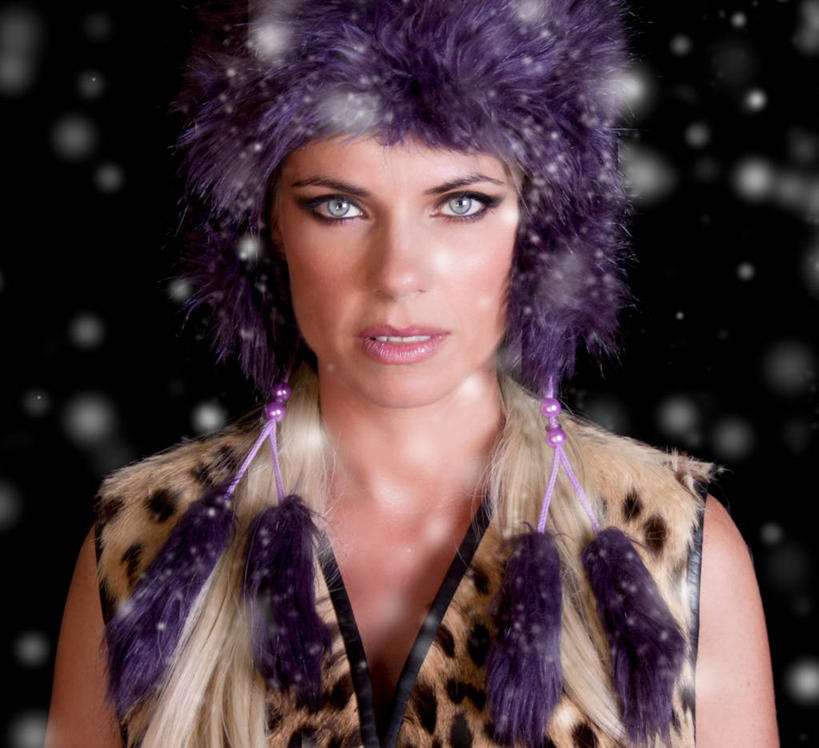 西方人,成年人,中年人,脸,头,眼睛,脸颊,一个人,站,横图,室外,特写,夜晚,正面,信心,欧洲,纳米比亚,欧洲人,仅一个女性,仅一个人,冬天,下雪,天气,首都,肩膀,蓝色,仅一个中年女性,寒冷,摄影,肖像,温得和克,裘皮帽,女人,女性,中年女性,白种人,头部,脸部,脸蛋,面部,彩图,美人