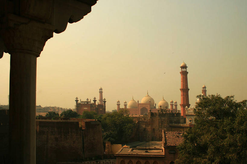 无人,栏杆,横图,室内,室外,白天,阳台,城市,建筑,巴基斯坦,历史,树,地标建筑,摄影,伊斯兰教,要塞,拉合尔,彩图