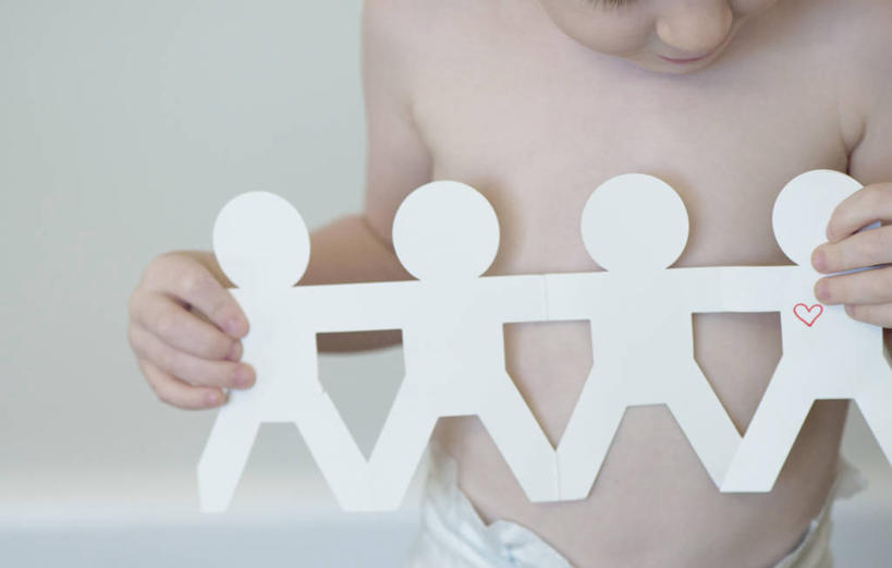 西方人,儿童,一个人,横图,室内,特写,正面,纯洁,重复,欧洲,澳大利亚,欧洲人,仅一个男性,仅一个人,纸,拿着,裸露,小孩,仅一个小孩,可爱,童年,童趣,摄影,创造力,裸,童真,烂漫,无邪,昆士兰州,汤斯维尔,天真,男孩,男人,男性,白种人,孩子,半身,彩图,男生