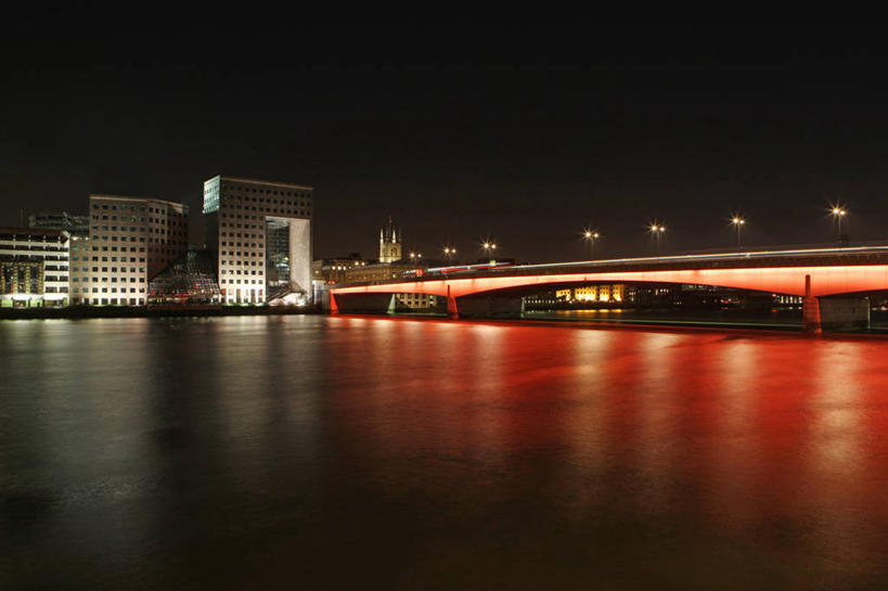 无人,横图,室外,夜晚,河流,建筑,英国,反射,拱门,桥,首都,联系,红色,天空,摄影,宁静,照亮,彩图,伦敦桥