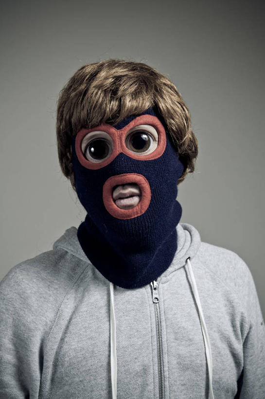 西方人,成年人,中年人,脸,头,脸颊,一个人,竖图,正面,欧洲,日本,欧洲人,仅一个男性,仅一个人,仅一个中年男性,灰色背景,假发,肩膀,遮,遮掩,摄影,怪异,掩盖,遮挡,罪犯,肖像,遮盖,冈山县,掩饰,巴拉克拉法帽,危险,男人,男性,中年男性,白种人,头部,脸部,脸蛋,面部,彩图,影棚拍摄