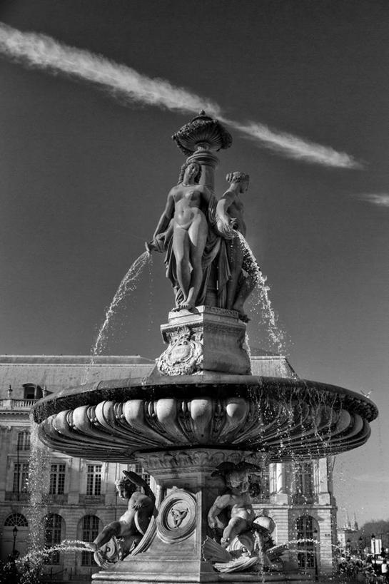 无人,竖图,黑白,室外,白天,水,城市,建筑,喷泉,法国,雕像,摄影,宁静,法国文化,波尔多,吉伦特省