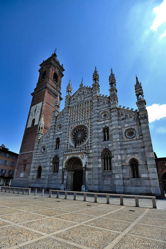 无人,广场,竖图,室外,白天,城市,建筑,意大利,云,拱门,天空,摄影,宁静,基督教,宗教建筑,蒙扎,彩图,大教堂