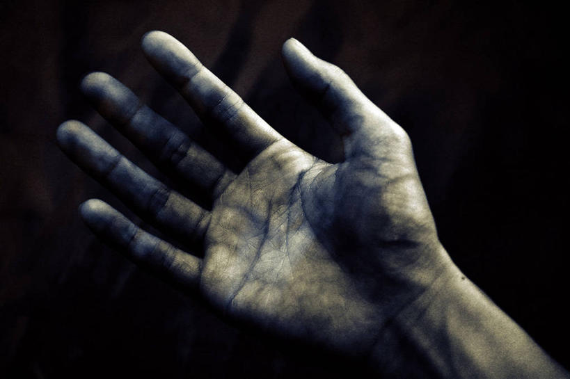 成年人,手,一个人,横图,黑白,室内,特写,长野县,日本,仅一个男性,黑色背景,人体,摄影,部分,彩图