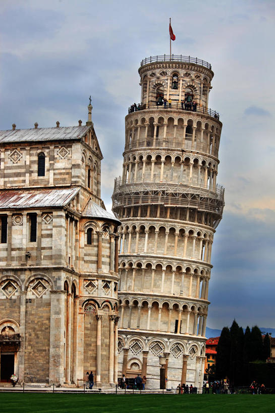 无人,竖图,室外,白天,建筑,旗帜,意大利,地形,云,拱门,塔,历史,天空,自然,摄影,政府大楼,比萨,比萨斜塔,意大利文化,意大利国旗,彩图,大教堂