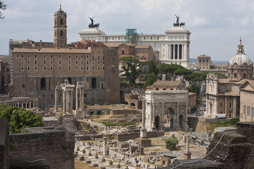 横图,俯视,室外,白天,城市,建筑,意大利,柱子,云,拱门,首都,历史,废墟,树,天空,摄影,圆顶建筑,意大利文化,古罗马广场,彩图,高角度拍摄