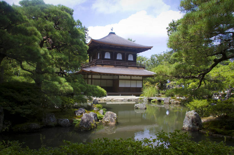 无人,横图,室外,白天,植物,建筑,日本,日本文化,反射,屋顶,云,历史,树,天空,自然,地标建筑,春天,摄影,宗教,京都市,银阁寺,死水,岩石,彩图