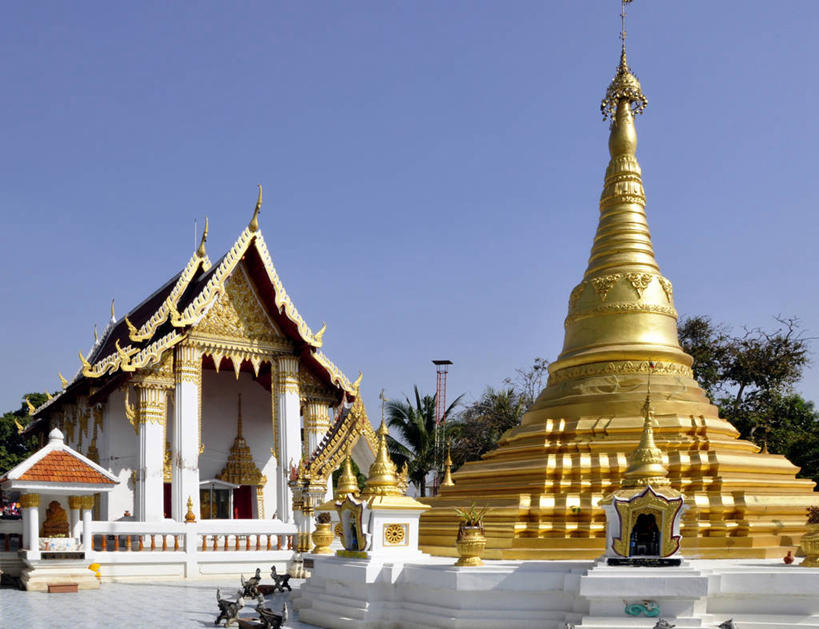 无人,寺庙,横图,室外,白天,建筑,泰国,亚洲,宝塔,黄金,树,天空,摄影,宗教,东南亚,佛教,宗教建筑,泰国文化,泰王国,彩图,暖武里府