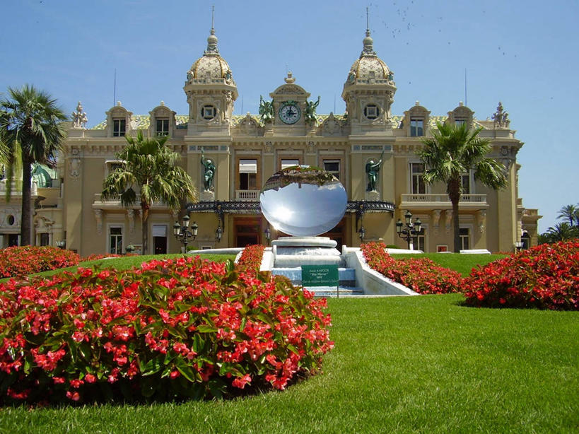 无人,横图,室外,白天,太阳,建筑,路灯,棕榈树,雕塑,摩纳哥,反射,拱门,花,红色,赌场,摄影,宁静,圆顶建筑,万里无云,蒙特卡洛,钟,彩图,抛物线,抛物面镜