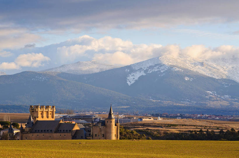 无人,横图,室外,白天,山,山脉,雪,西班牙,城堡,地形,云,冬天,历史,天空,自然,摄影,宁静,阿尔卡萨城堡,塞戈维亚,彩图,塞戈维亚省