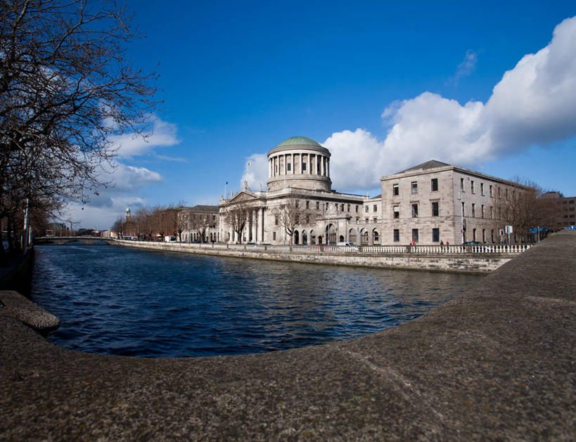 横图,室外,白天,河流,建筑,爱尔兰,云,首都,历史,树,天空,地标建筑,摄影,宁静,利菲河,彩图,爱尔兰文化