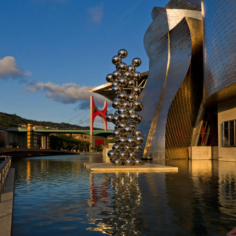 无人,博物馆,方图,室外,白天,建筑,西班牙,反射,云,桥,天空,地标建筑,摄影,毕尔巴鄂,古根汉姆博物馆,比斯开省,彩图