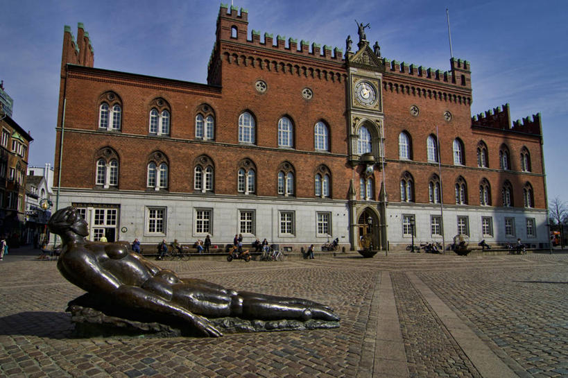 无人,横图,室外,白天,建筑,丹麦,阴影,雕像,天空,摄影,市政厅,政府,欧登塞,彩图