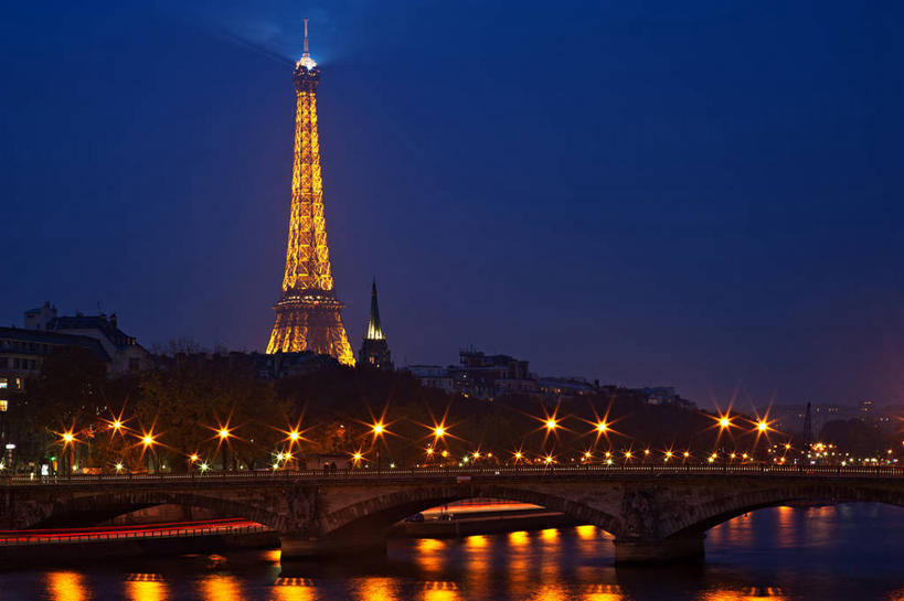 无人,横图,室外,夜晚,河流,建筑,法国,巴黎,欧洲,艾菲尔铁塔,反射,塔,桥,尖顶,埃菲尔铁塔,首都,联系,拱桥,摄影,照亮,西欧,法兰西,巴黎铁塔,法国文化,万里无云,法兰西共和国,战神广场,法兰西第五共和国,法兰西岛,法兰西岛大区,彩图,巴黎省,巴黎市,荣军院桥