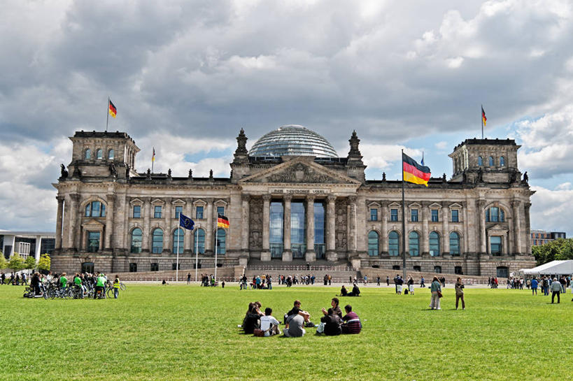 横图,室外,白天,建筑,旗帜,德国,云,首都,柏林,草,天空,摄影,政府,议会大楼,德国国会大厦,彩图
