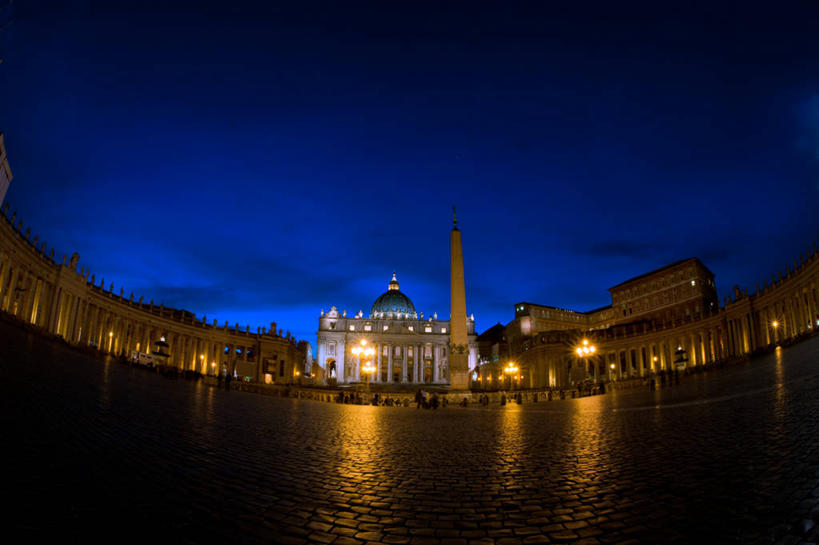 无人,广场,横图,室外,夜晚,鱼眼镜头,城市,建筑,意大利,反射,柱子,首都,历史,天空,地标建筑,摄影,宗教,照亮,圆顶建筑,意大利文化,梵蒂冈城,圣彼得广场,彩图