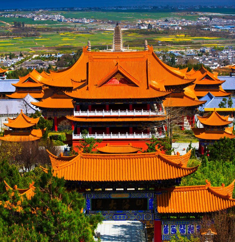 无人,竖图,俯视,室外,白天,美景,建筑,大理,地形,景观,瓦,树,自然,景色,摄影,宗教,佛教,宁静,中国文化,自然风光,云南省,崇圣寺,彩图,高角度拍摄