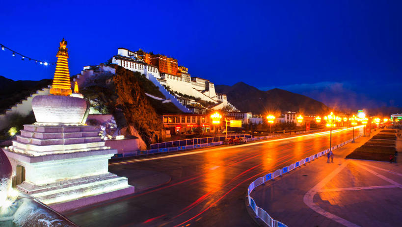 宫殿,横图,室外,夜晚,长时间曝光,度假,山,路,路灯,布达拉宫,中国,小路,首都,历史,拉萨,蓝色,风景,天空,摄影,宗教,佛教,照亮,中国文化,东亚文化,西藏自治区,彩图,旅行